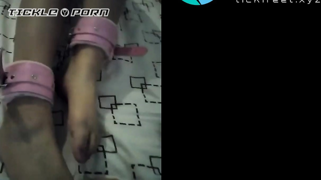 怕痒妹子徐可欣拍个挠脚心tk笑声不断嘤嘤嘤
