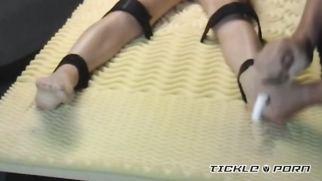 All Art Fetish – Nyxon Continues Her Tickle Board Laugh Fest