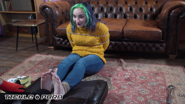 Alt Girls Bound – 3257 Raven in Tickled Mustard
