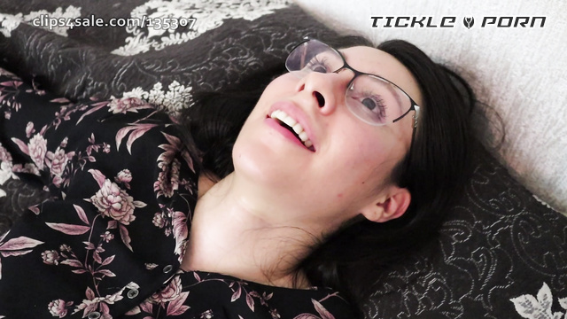 El Valle de las Cosquillas - Extreme Tickling Gabrielle