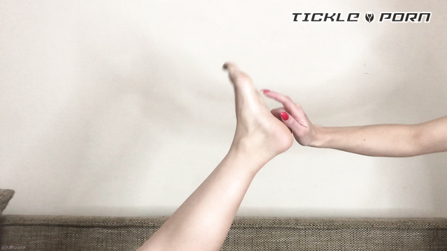 Doll House Studio – Tickling Small Feet Leg In The Air With Heels On
