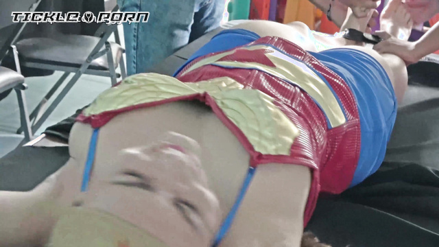 El Valle de las Cosquillas – Super Weakness Again