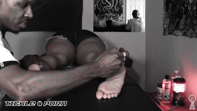 Exotic Xscapade – THE GIRL WITH THE FEATHER TATTOO – The warm-up