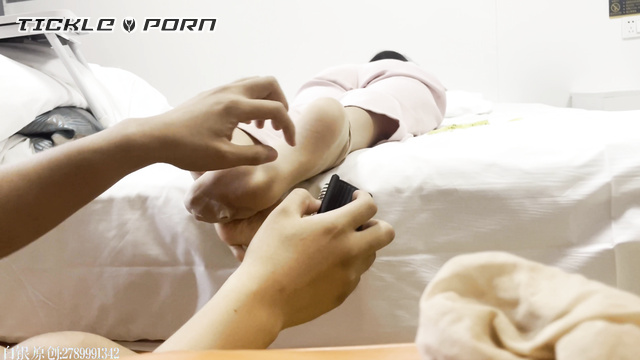 Chinese Tickling TK - Tickling women's feet in socks