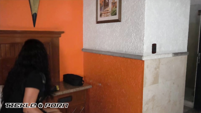 El Valle de las Cosquillas - Tickling Orgasm