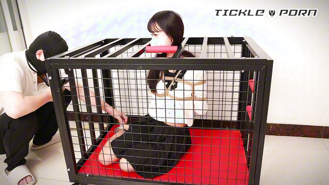 Chinese Tickling TK - Two scratchers for feet