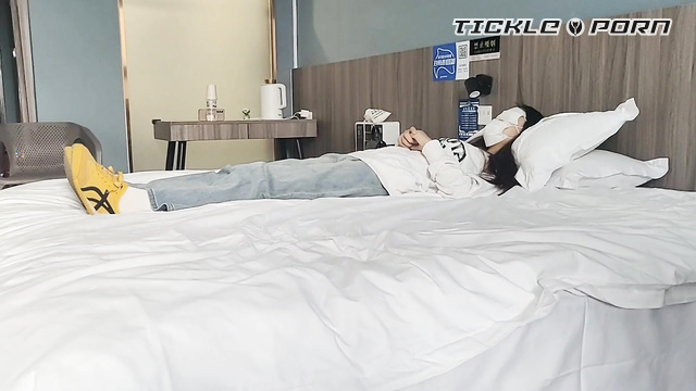 Chinese Tickling TK - Girl's feet cake