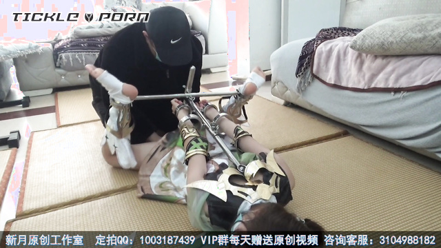 Chinese Tickling TK - Experience of Being Tied Up by a Horse Rack