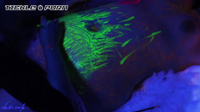 TOP - Claire’s Glow Paint Giggle Tickle Part 2