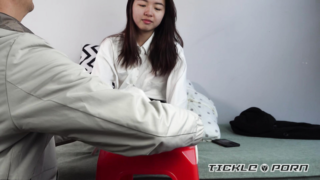 Aapary - Qi Qi's White Socks Off: Foot Tickling Session
