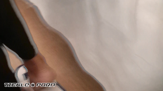 Solletico Tickling - Tickle Posing: Horny Tickler and Side Chest Static