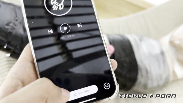 Chinese Tickling TK - Little Cat and the Ticklish Plastic Wrap Experience