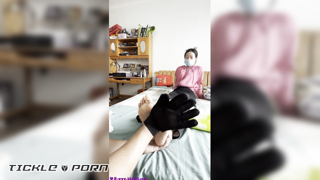 Chinese Tickling TK - Tickling Fun: Scumbag Man Teases Pretty Young Woman