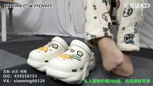 Chinese Tickling TK - Bread Bugs Crawling in Socks Cause Ticklish Torture