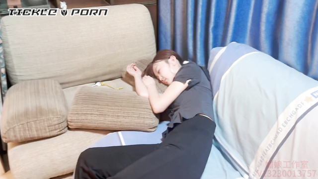 Chinese Tickling TK - Mei Niang’s Studio Struggles: Ticklish Predicament