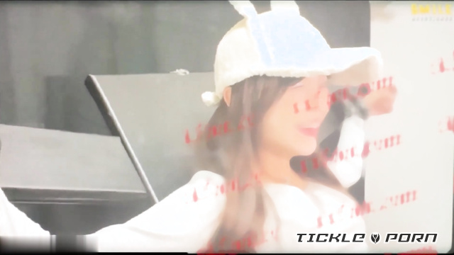 Smile - DJ Peng And Her Friends Enjoy a Ticklish Playtime Party