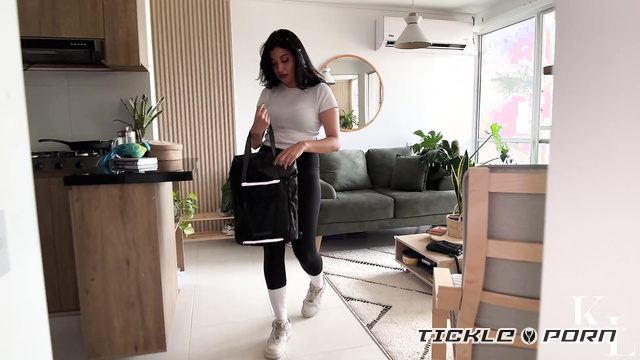 Kinkylifestyle - Mara Got Caught When Smelling Simona's Sneakers In Secret