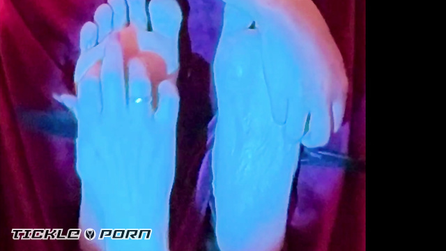 Autumns Below The Belt Fantasies - Mura And Autumn Bodell: Vampires Tickling Male Feet