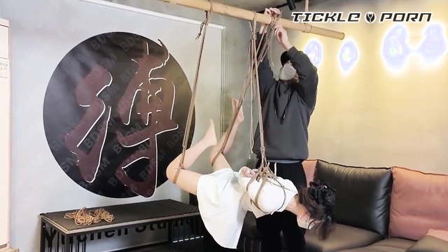 OrangeXXOO Bondage - Suspended BDSM Slave In One-Leg Folded Position